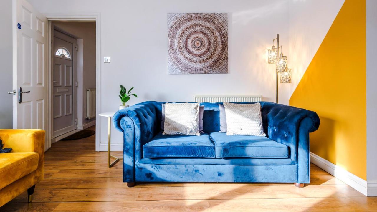 Newhall Road - 4 Bedroom Chester Home - Parking Wervin 외부 사진