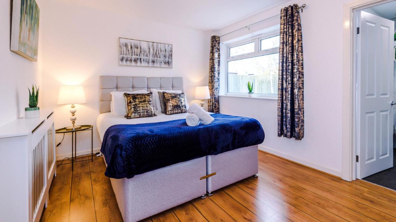 Newhall Road - 4 Bedroom Chester Home - Parking Wervin 외부 사진