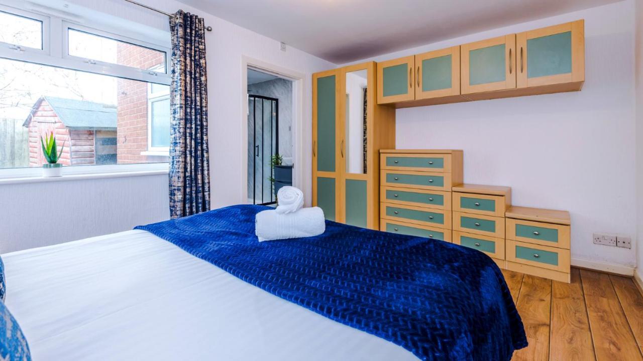 Newhall Road - 4 Bedroom Chester Home - Parking Wervin 외부 사진