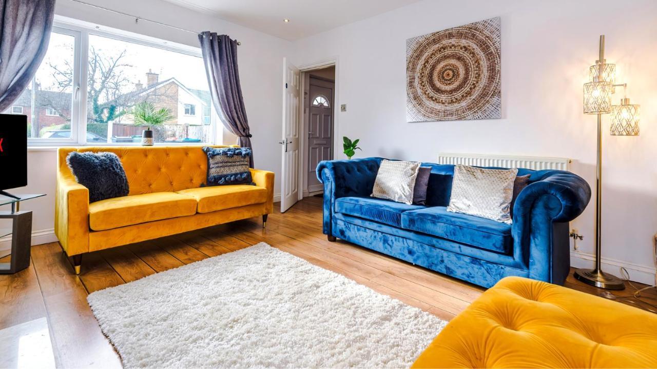 Newhall Road - 4 Bedroom Chester Home - Parking Wervin 외부 사진