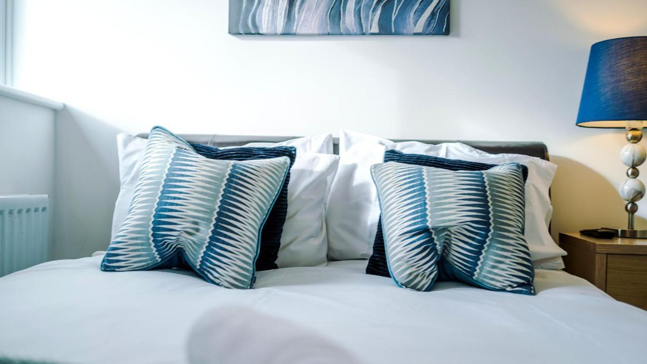 Newhall Road - 4 Bedroom Chester Home - Parking Wervin 외부 사진