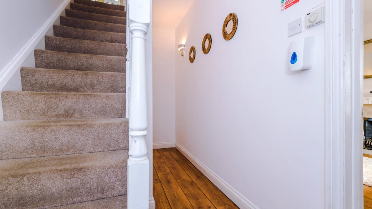 Newhall Road - 4 Bedroom Chester Home - Parking Wervin 외부 사진