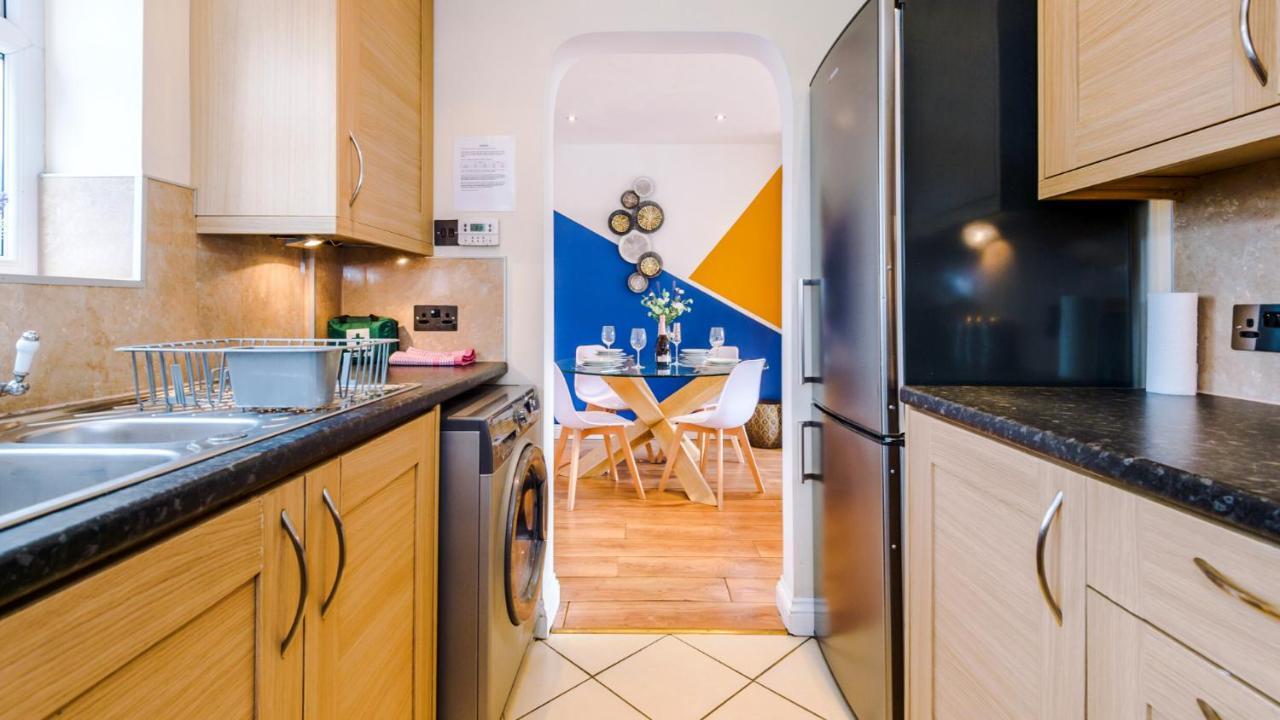 Newhall Road - 4 Bedroom Chester Home - Parking Wervin 외부 사진