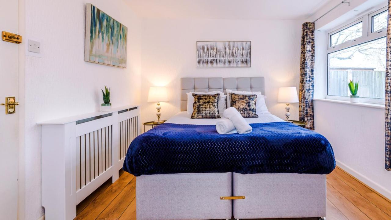 Newhall Road - 4 Bedroom Chester Home - Parking Wervin 외부 사진