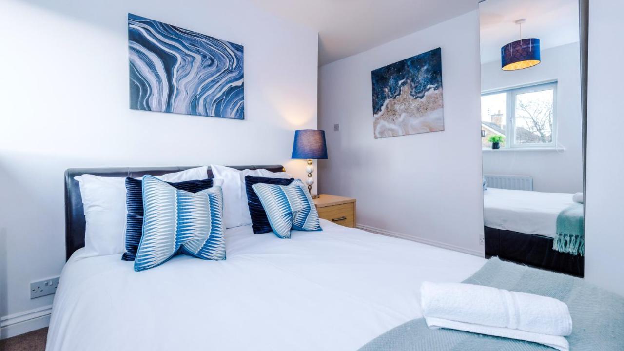 Newhall Road - 4 Bedroom Chester Home - Parking Wervin 외부 사진