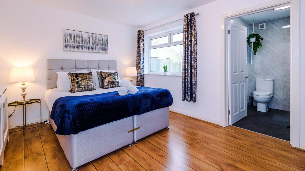 Newhall Road - 4 Bedroom Chester Home - Parking Wervin 외부 사진