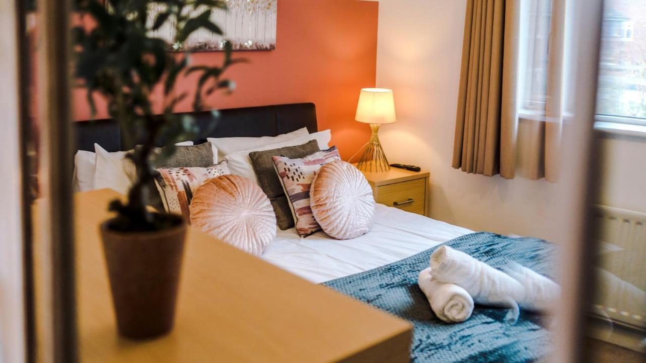 Newhall Road - 4 Bedroom Chester Home - Parking Wervin 외부 사진